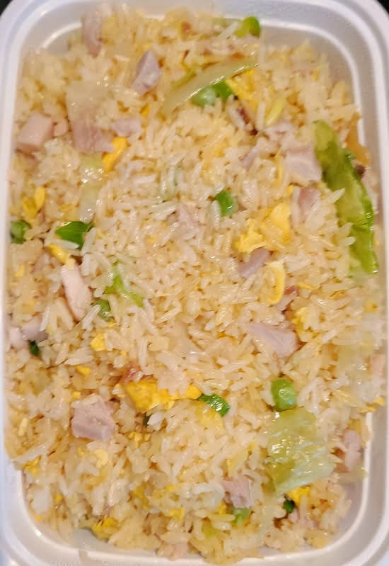 H9鹹魚雞粒炒飯 Chicken Fried Rice with Salted Fish
